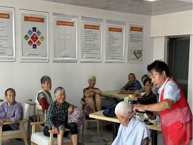 2025年9月22日 林蒲社区悦心居家养老服务中心组织长者公益义剪志愿服务活动