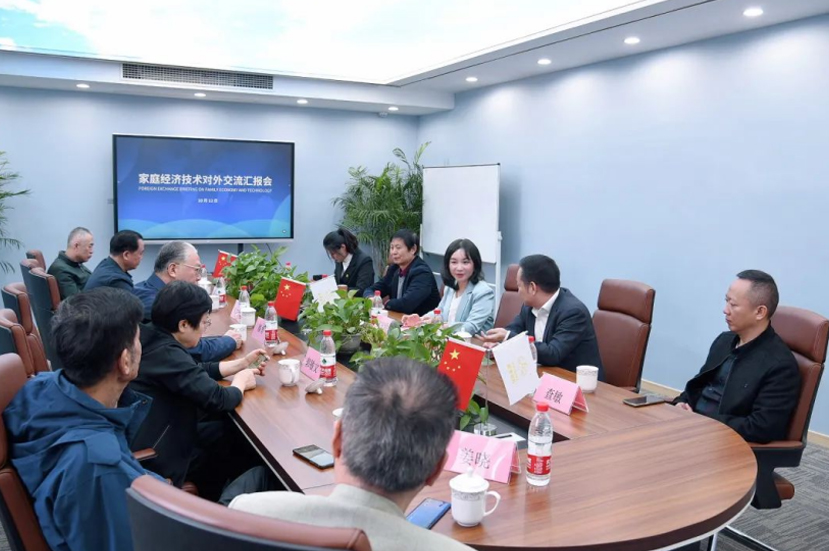 2022年10月12日，江苏省对外友好交流促进会滕勇副会长率队调研江苏悦心，高庆玲董事长汇报了悦心居家养老服务中心的功能配置、服务项目、智能化产品及医养结合等情况，并详细讲解了中心的运营及养老服务创新