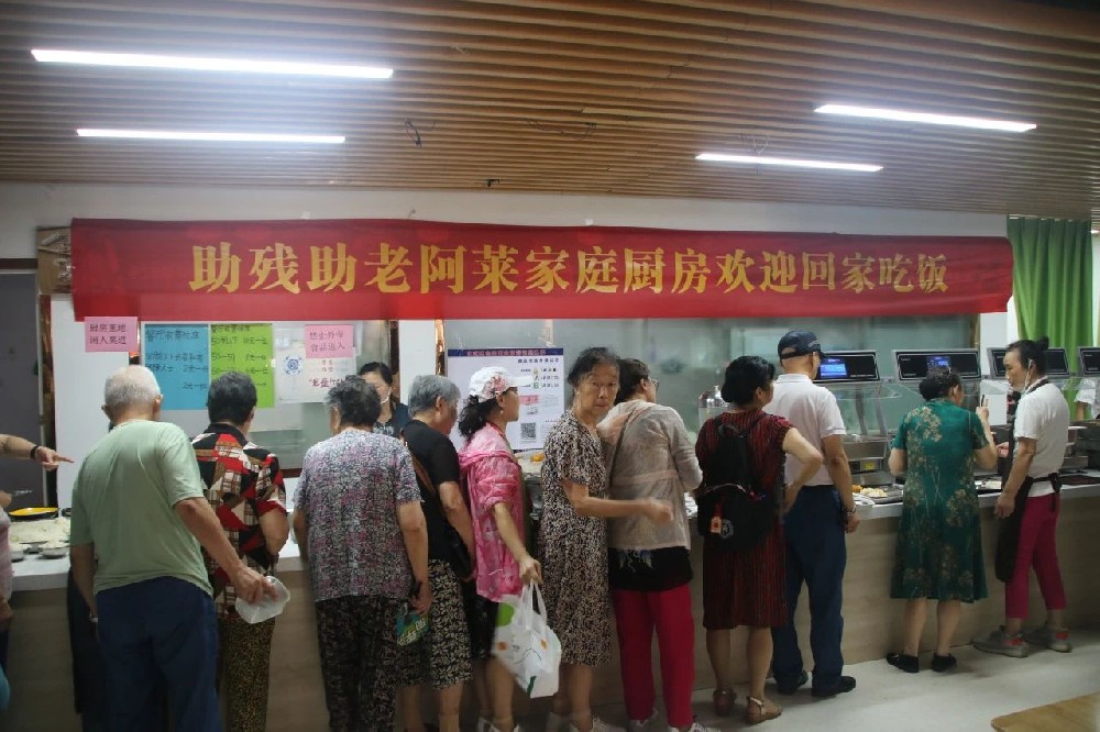 2023年8月7日公益助餐享“食”惠，江苏悦心智慧助餐为老人幸福加码