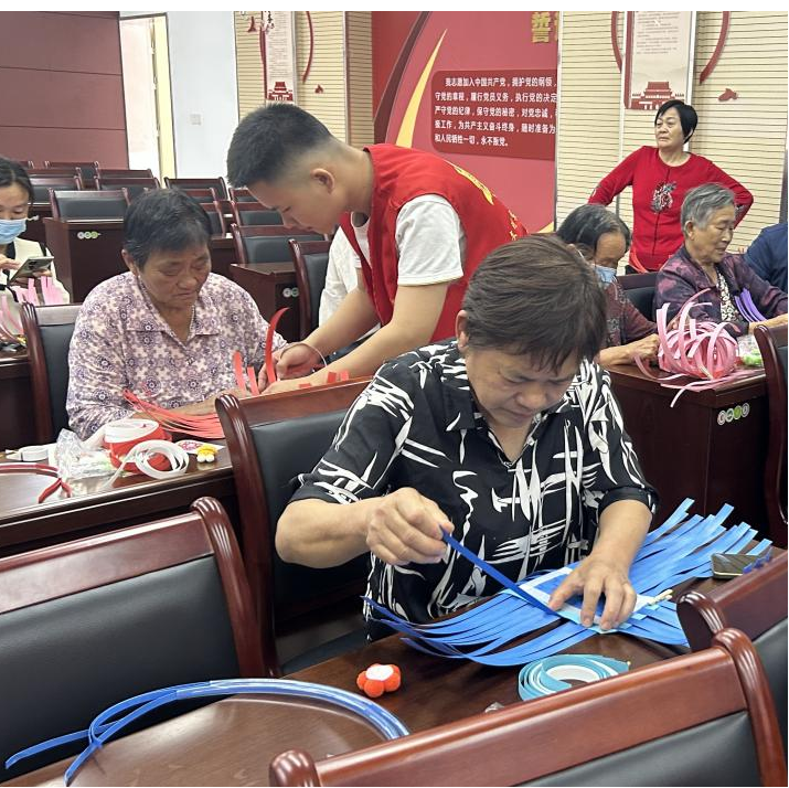 2023年10月18日 乌江社区悦心居家养老服务中心开展“巧手慧心 编织美好”手工编织主题活动