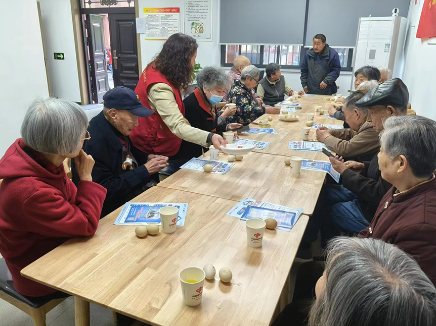 2024年4月11日  悦心军休二所协同南京广电工作人员在民俗的三月三这天精心准备荠菜煮鸡蛋