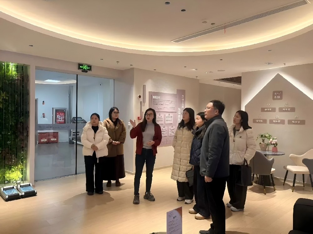 2026年1月21日 六合区雄州街道领导参观“银瓴空间”展厅